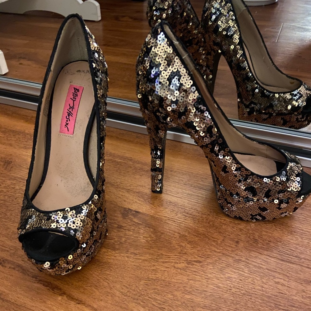 Betsey Johnson Heel Size 6.5 Sequin Pump